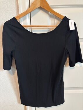 NWT Banana Republic Factory Black Ribbed Long-Sleeve Scoop Top - stretch fabric